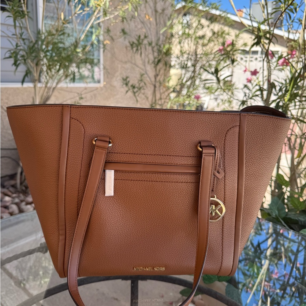 Carine front zip leather tote luggage - Picture 9 of 11